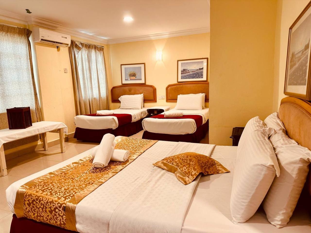 Carlton Hotel Seremban - Next To Terminal Bus Station Room photo
